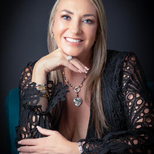 Caroline Nixon photo