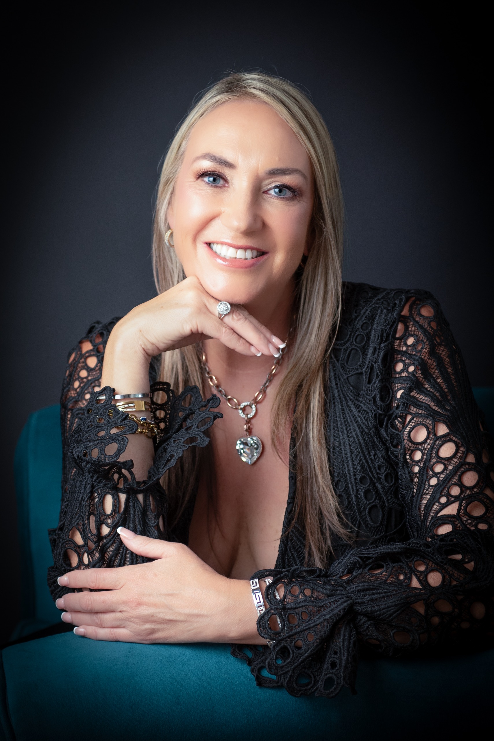 Caroline Nixon photo