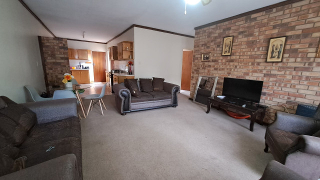  3 Humewood 15 Cromwell Road, Navalsig, Bloemfontein 