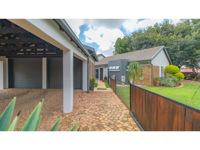 20  Fret Avenue, Rooihuiskraal,  Centurion