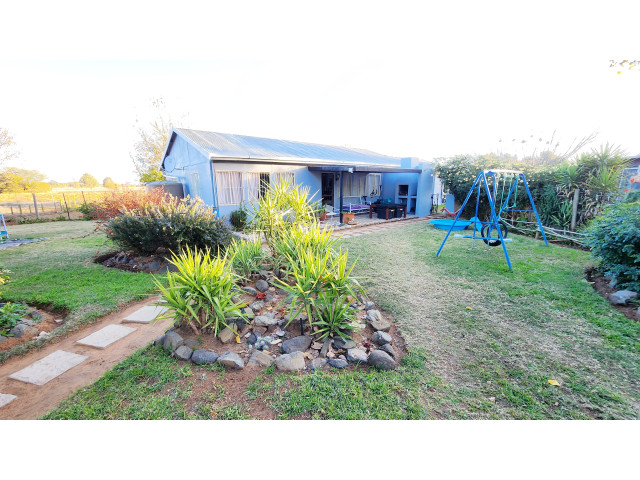  1 & 2 SS Plot 8 Werk Oranje Road, Bainsvlei Settlement, Bloemfontein 