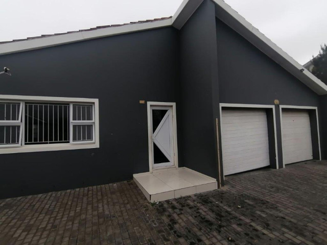  16  Brewery, South End, Strand 