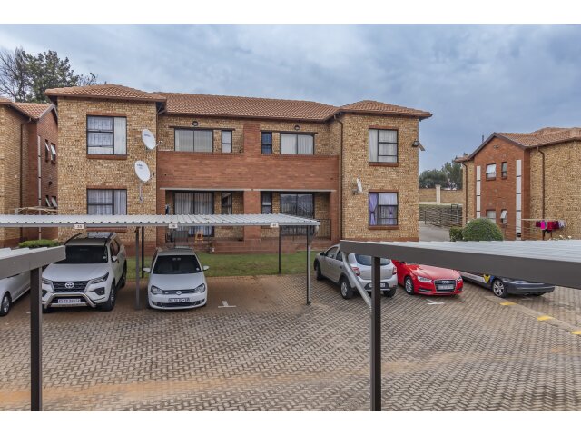  39 Rocky Ridge Springhaas Rd, Weltevreden Park,  Roodepoort 
