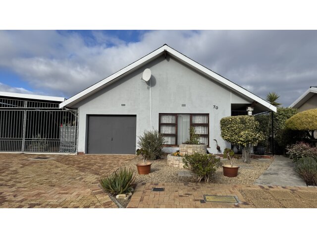  70  STEENOVEN, Bothasig, Milnerton 