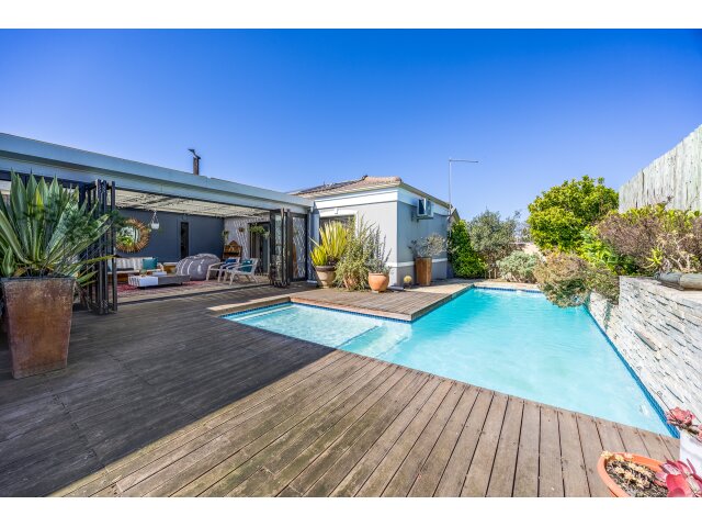  30  Manchester, Uitzicht, Durbanville 