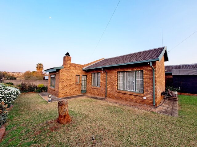  1 Heuwel 1706 32A Silky Oak Avenue, Heuweloord,  Centurion 