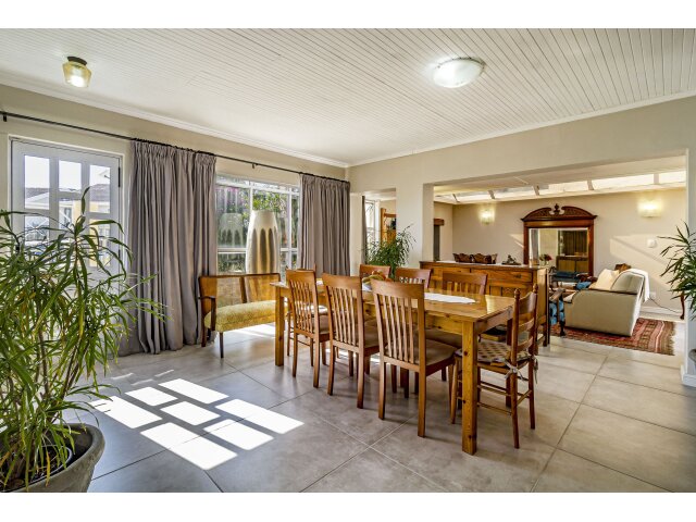  6  Griselda Place, The Links, Somerset West 