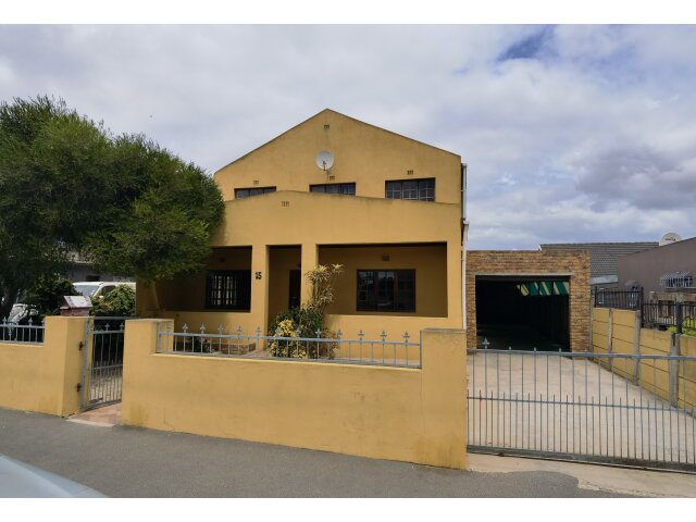  Property sold in Elsies River 