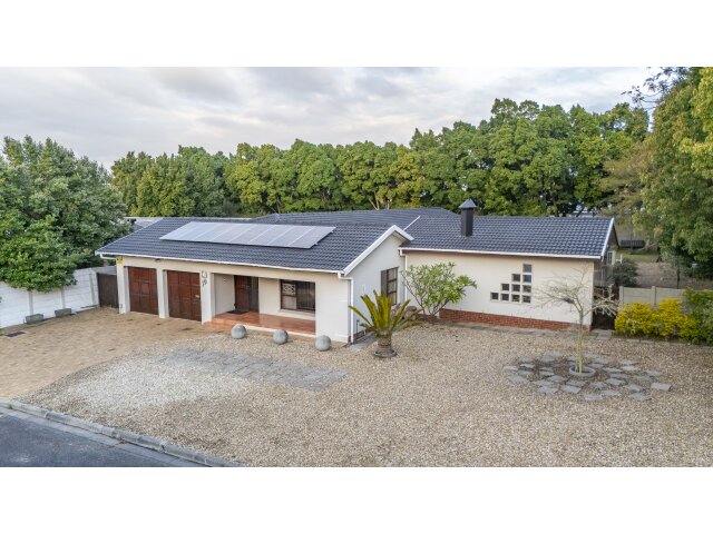  16  Briffant, Chantecler, Bellville 