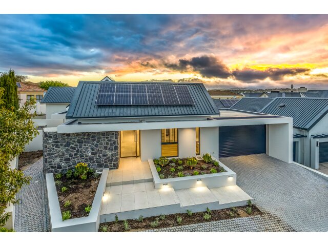  23  Sandrivier Crescent, Graanendal Estate, Durbanville 