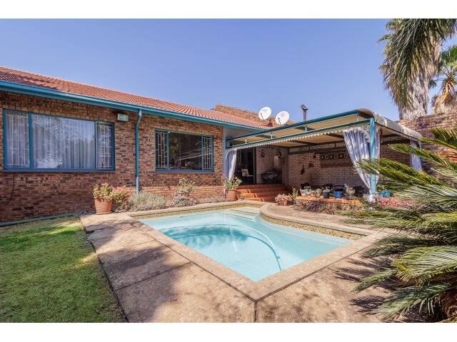  23  Kwartel Crescent, Rooihuiskraal,  Centurion 