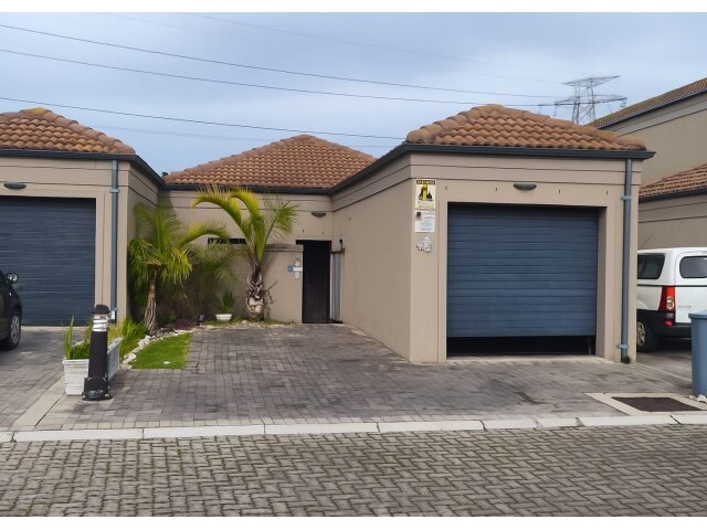 <!--[if BLOCK]><![endif]--> 4  Willow Creek Crescent, Protea Heights, Brackenfell <!--[if ENDBLOCK]><![endif]-->