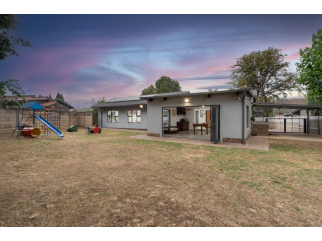 <!--[if BLOCK]><![endif]--> Property sold in Brackendowns <!--[if ENDBLOCK]><![endif]-->