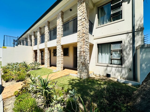 <!--[if BLOCK]><![endif]--> 30 Bella Vie Carmine Drive, Burgundy Estate, Milnerton <!--[if ENDBLOCK]><![endif]-->