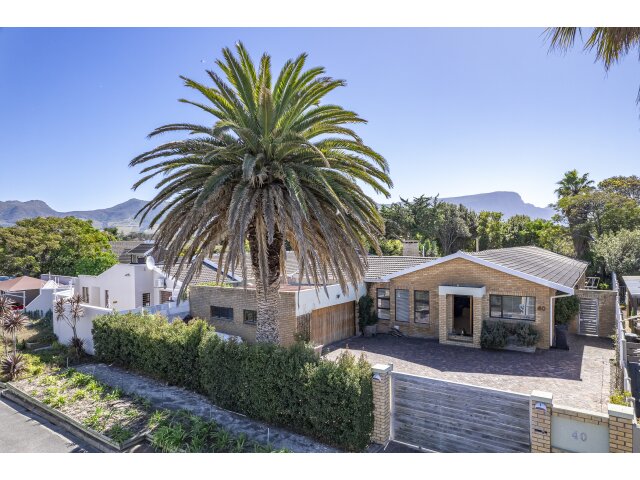 <!--[if BLOCK]><![endif]--> 40  Vineyard Road, Bergvliet, Cape Town <!--[if ENDBLOCK]><![endif]-->