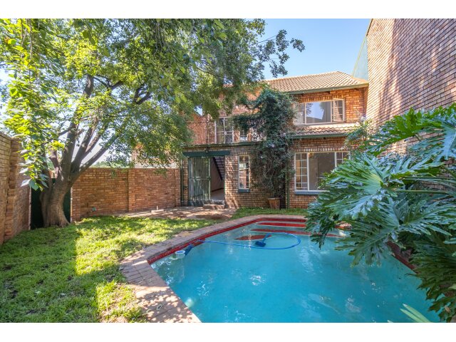 <!--[if BLOCK]><![endif]--> 8 Le Cottage Cronstedt Street, Moreleta Park, Pretoria <!--[if ENDBLOCK]><![endif]-->