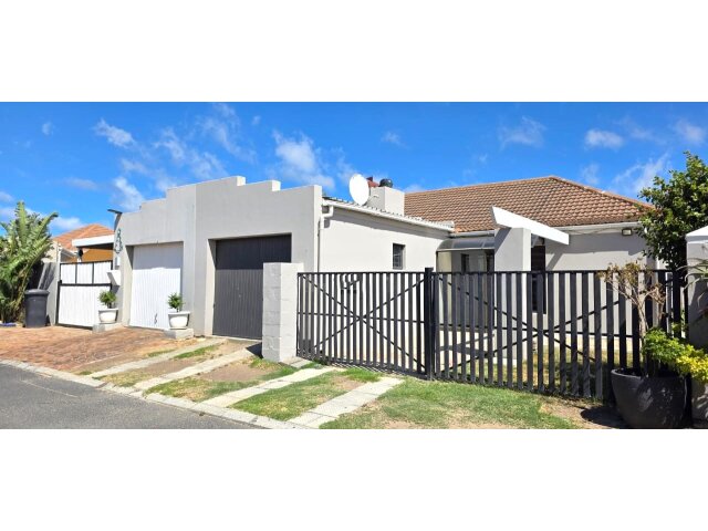 <!--[if BLOCK]><![endif]--> 17  Black Forest, Fairview Golf Estate, Gordons Bay <!--[if ENDBLOCK]><![endif]-->