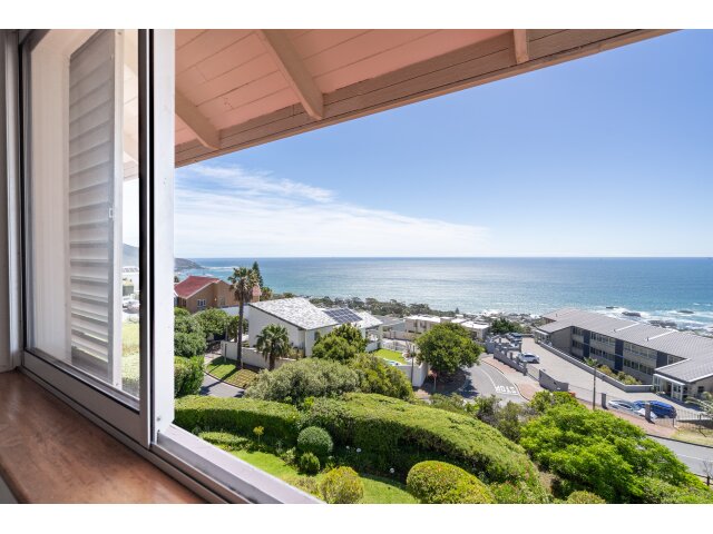 <!--[if BLOCK]><![endif]--> 7 Granada Heights Isadore Cohen Place, Camps Bay, Cape Town <!--[if ENDBLOCK]><![endif]-->