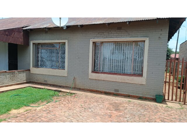 <!--[if BLOCK]><![endif]--> 4  Rood Str, Springcol, Vereeniging <!--[if ENDBLOCK]><![endif]-->