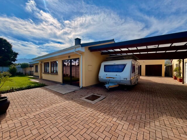 <!--[if BLOCK]><![endif]--> 16  Uitspan street, Blanco, George <!--[if ENDBLOCK]><![endif]-->