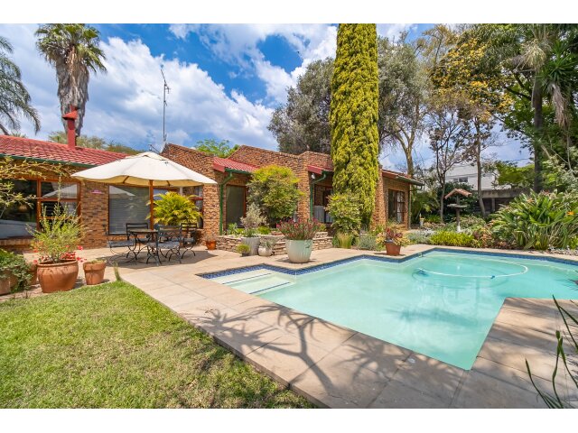 <!--[if BLOCK]><![endif]--> 5  Bush Willow Avenue, Fourways Gardens,  Sandton <!--[if ENDBLOCK]><![endif]-->