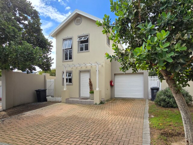 <!--[if BLOCK]><![endif]--> 1 Villa Pierro  Villa Pierro Crescent, Buh-rein, Buhrein Estate, Kraaifontein <!--[if ENDBLOCK]><![endif]-->