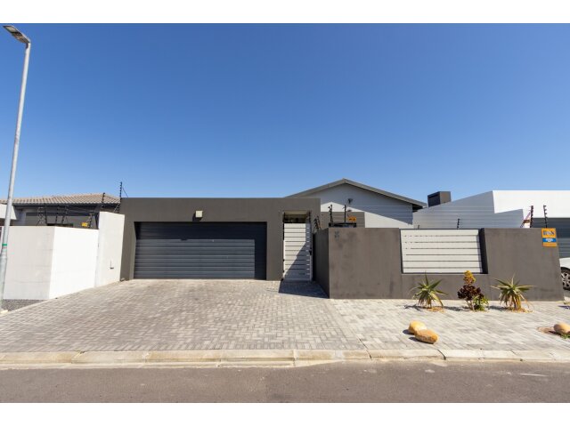<!--[if BLOCK]><![endif]--> 8  Beechwood Crescent, Sandown, Sandown, Milnerton <!--[if ENDBLOCK]><![endif]-->