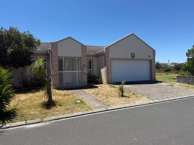 <!--[if BLOCK]><![endif]--> 17  Avonlea Close, Parklands, Milnerton <!--[if ENDBLOCK]><![endif]-->