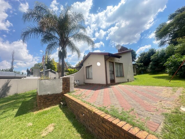 <!--[if BLOCK]><![endif]--> 4  Ebony Place , Weltevreden Park,  Roodepoort <!--[if ENDBLOCK]><![endif]-->