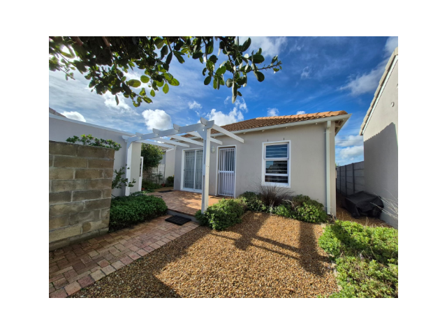 <!--[if BLOCK]><![endif]--> 7  Redstone Crescent, Sunningdale, Milnerton <!--[if ENDBLOCK]><![endif]-->
