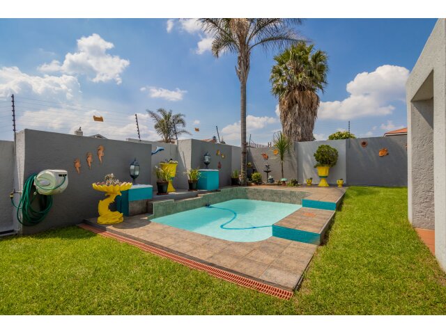 <!--[if BLOCK]><![endif]--> Property sold in Sophiatown <!--[if ENDBLOCK]><![endif]-->