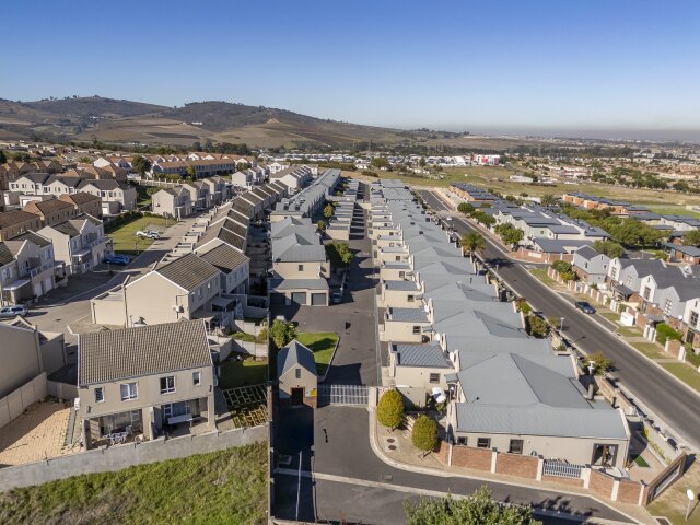 <!--[if BLOCK]><![endif]--> 26 Stonewood, Vineyard Estate Reservoir Street, Ruwari, Brackenfell <!--[if ENDBLOCK]><![endif]-->