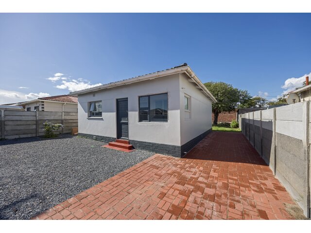 <!--[if BLOCK]><![endif]--> 24  Frank Robb Street, Brooklyn, Milnerton <!--[if ENDBLOCK]><![endif]-->