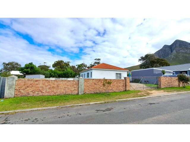<!--[if BLOCK]><![endif]--> 37  10th Street, Kleinmond, Kleinmond <!--[if ENDBLOCK]><![endif]-->