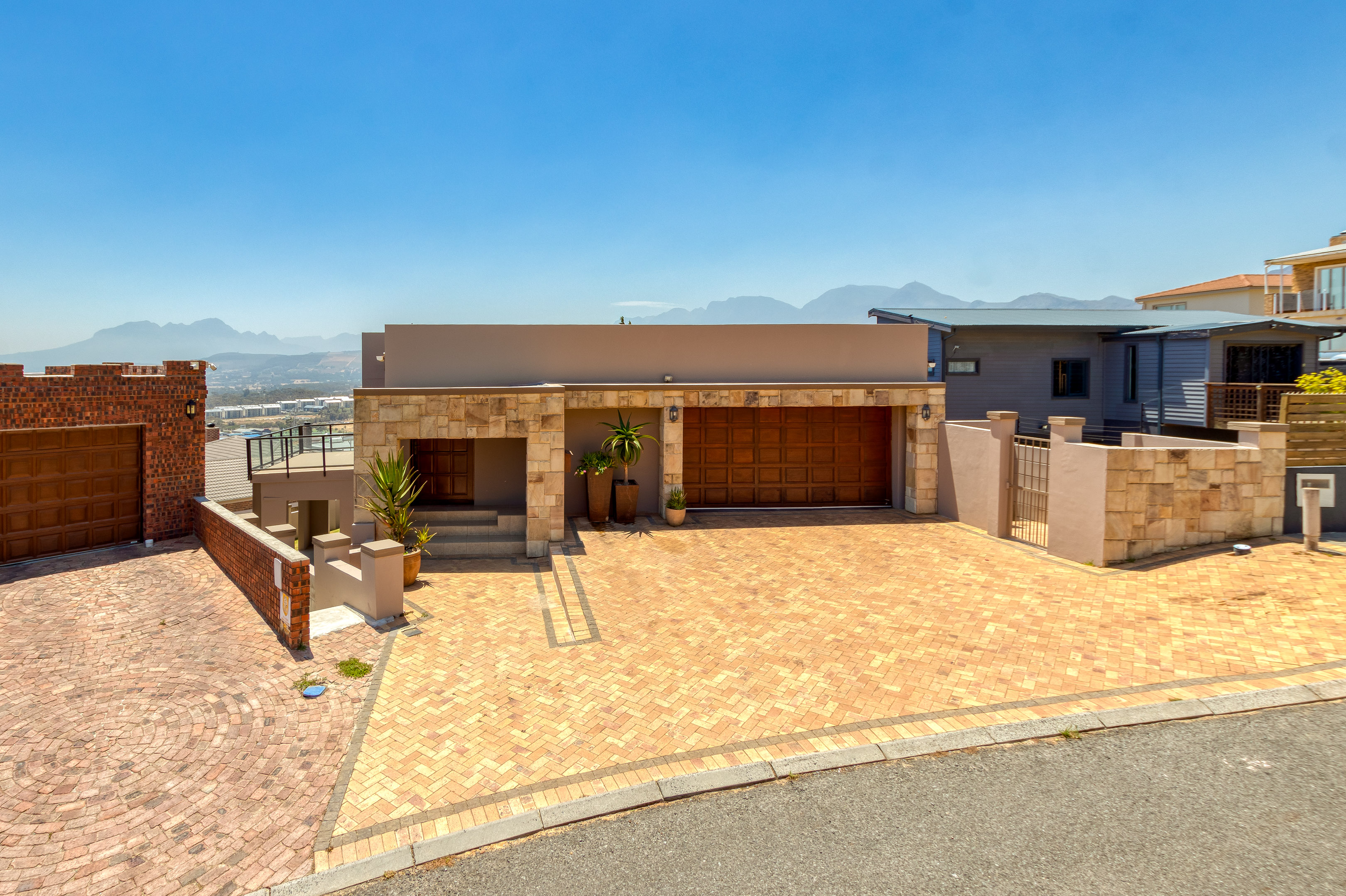  9  Freesia Crescent, Mansfield, Gordons Bay 