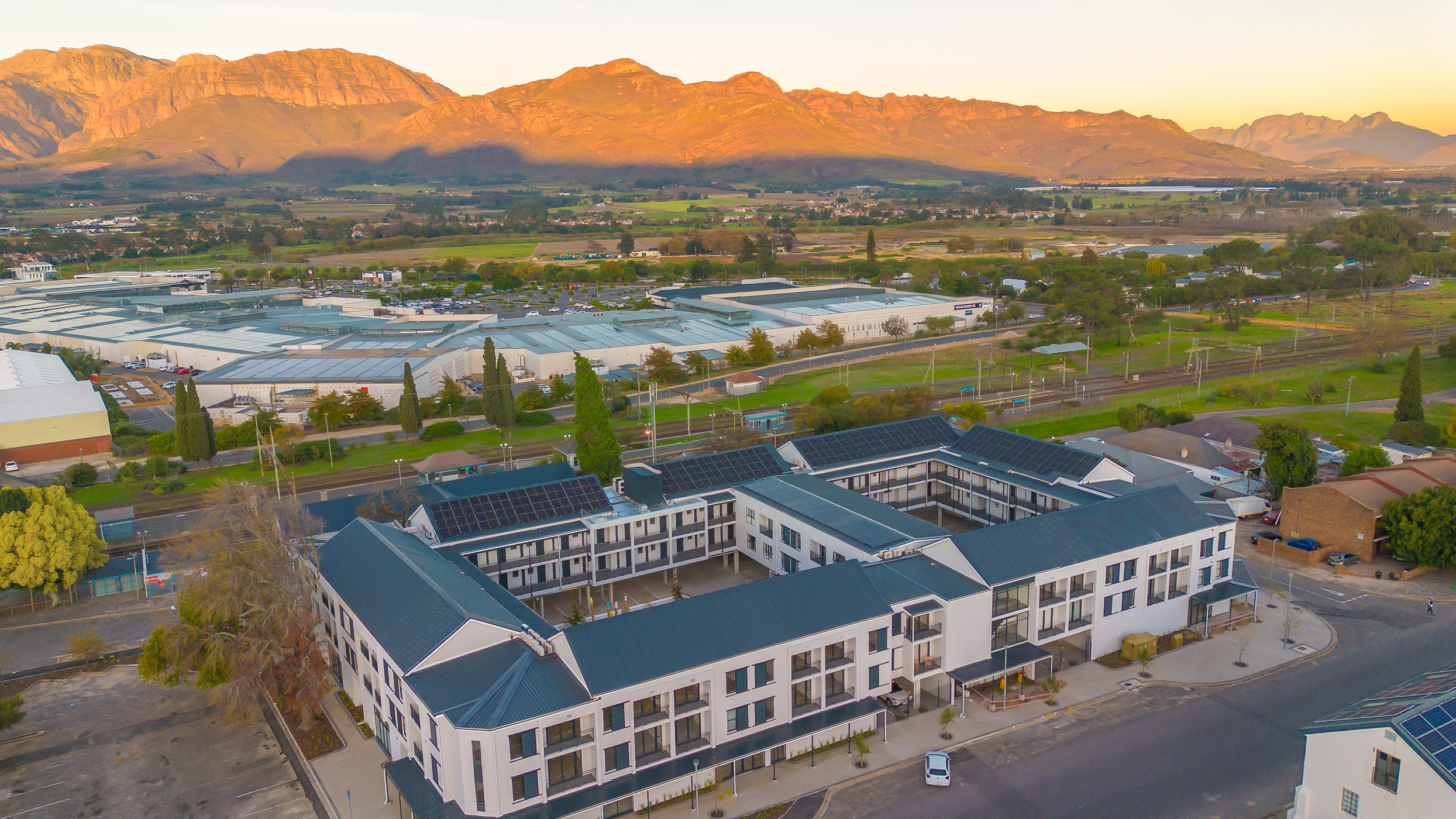 10 2 on Tabak Tabak Street, Suider Paarl, Paarl