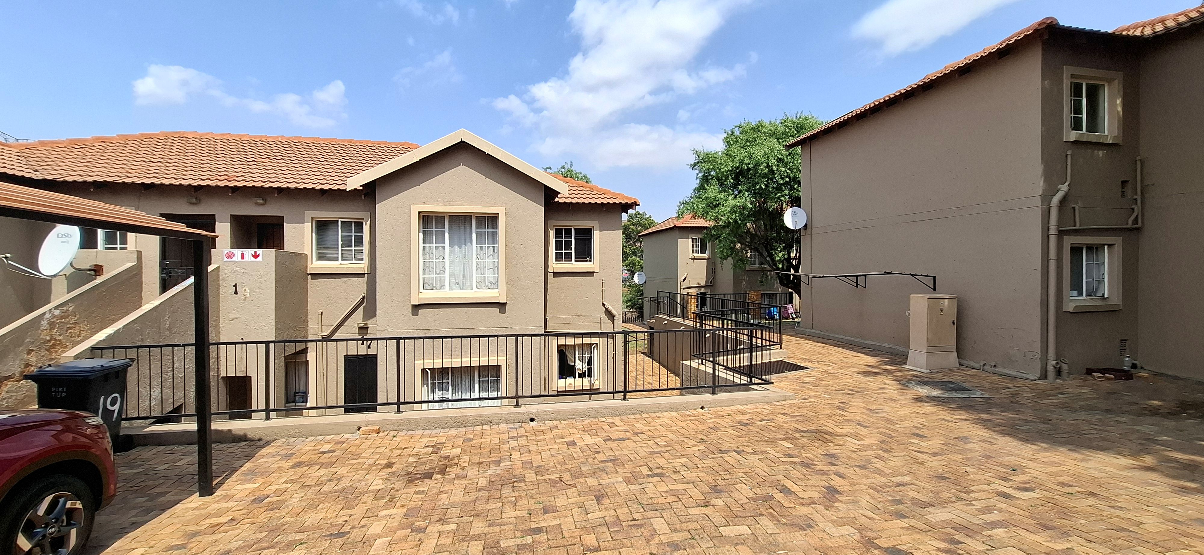 <!--[if BLOCK]><![endif]--> 12 Habanos Strauss Avenue, Wilgeheuwel,  Roodepoort <!--[if ENDBLOCK]><![endif]-->