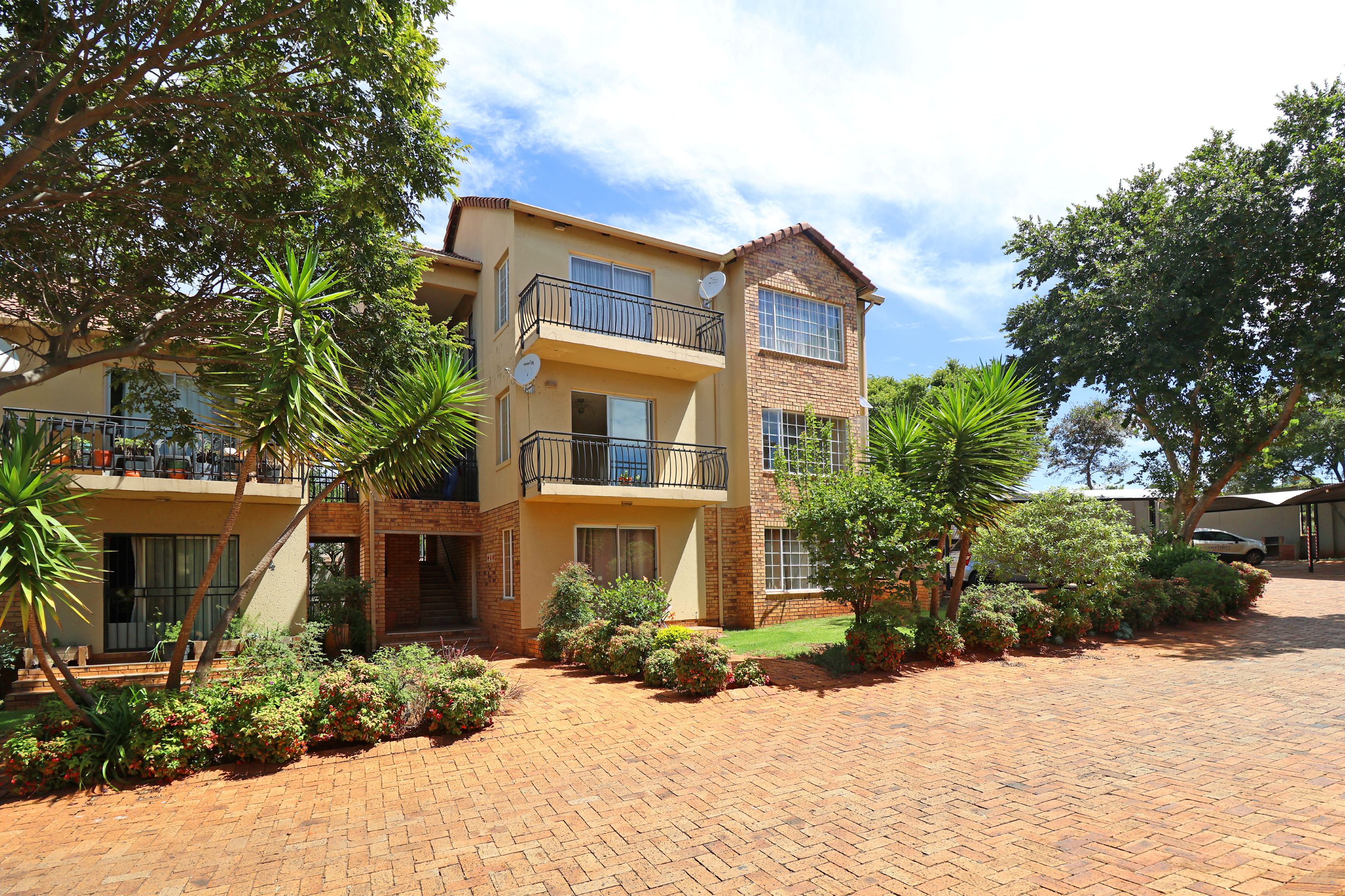 <!--[if BLOCK]><![endif]--> 2 Robins Nest Sugarbush Estate, Roodekrans,  Roodepoort <!--[if ENDBLOCK]><![endif]-->