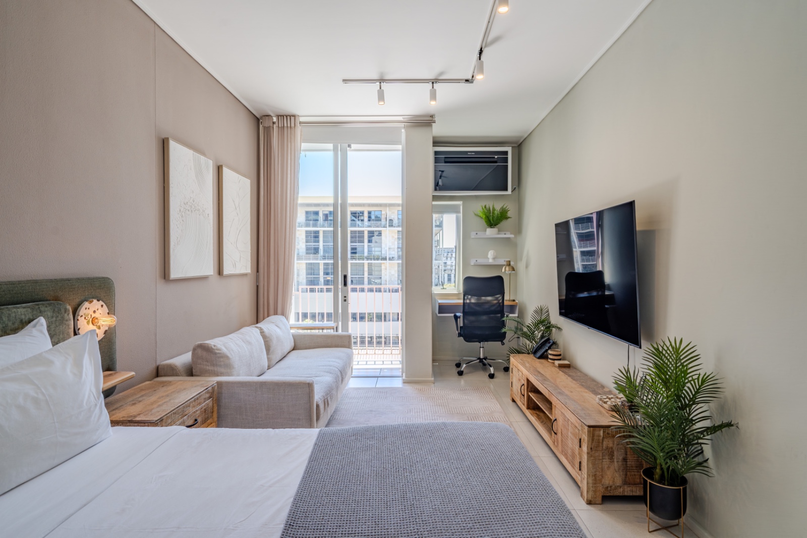 <!--[if BLOCK]><![endif]--> 607 The Rose Strand Street, De Waterkant, Cape Town <!--[if ENDBLOCK]><![endif]-->