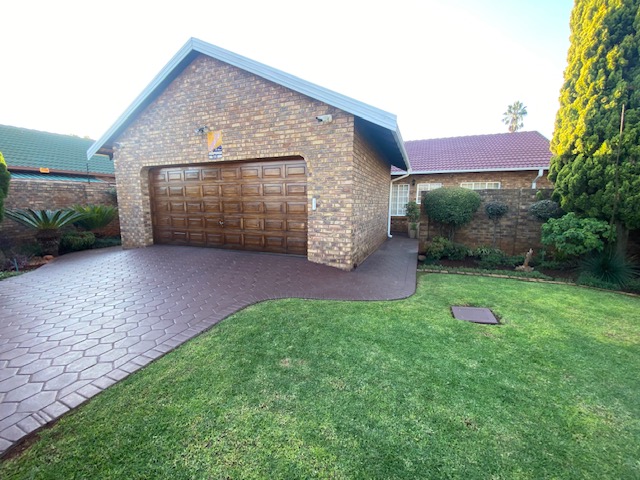  51 ELDORAIGNE 3297 Kort street, Eldoraigne,  Centurion 