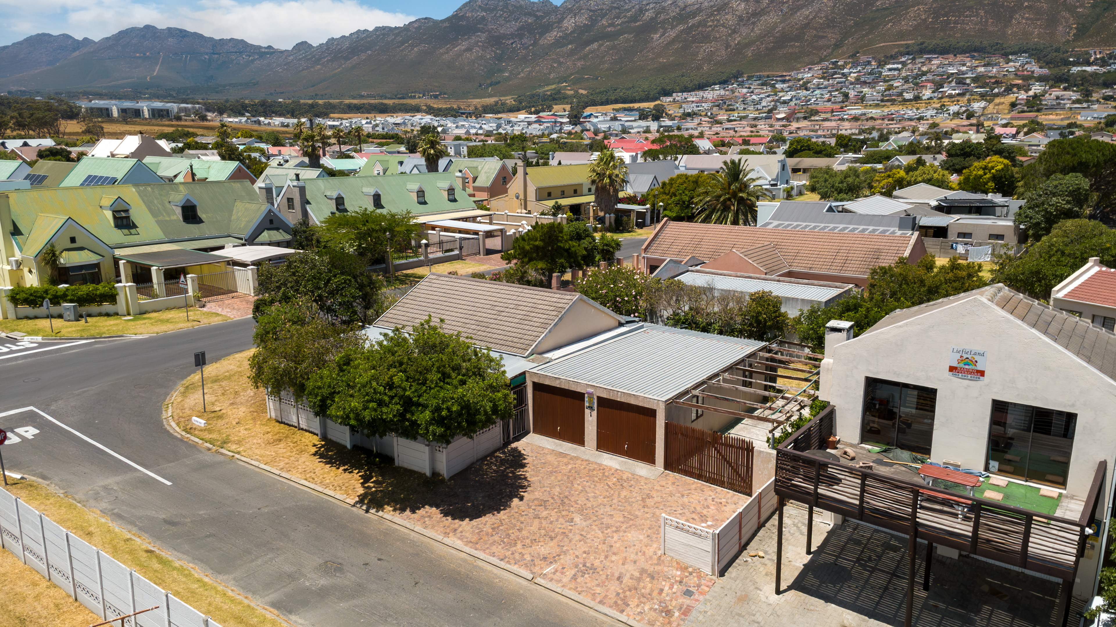 <!--[if BLOCK]><![endif]--> 9  Admirals Way, Admirals Park, Gordons Bay <!--[if ENDBLOCK]><![endif]-->