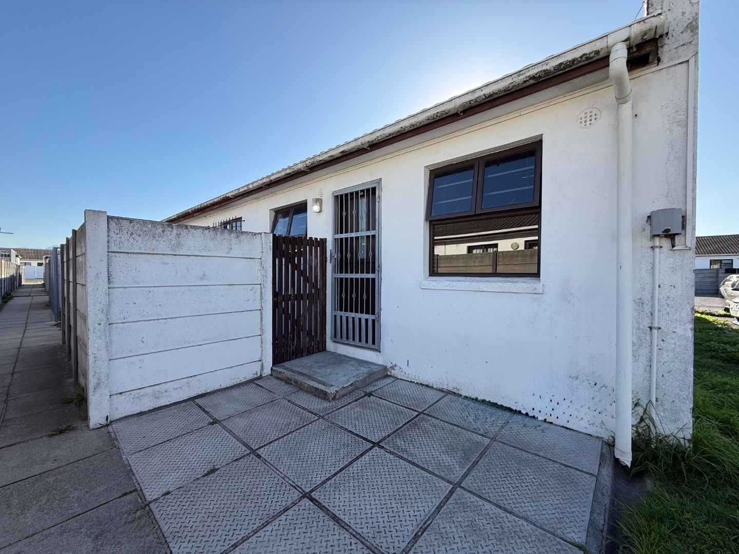  33 1993 eighth avenue grassy park, Zeekoevlei, Cape Town 
