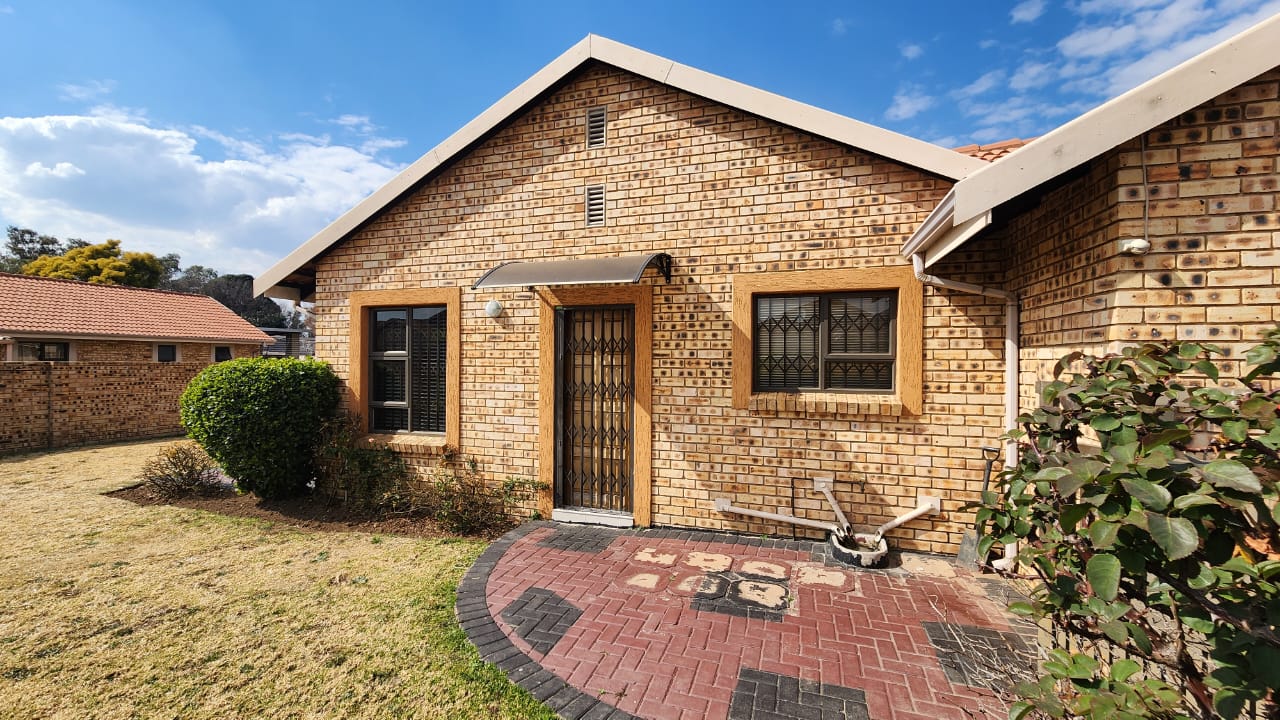 <!--[if BLOCK]><![endif]--> 696  Colliery Road, Sunair Park Ext 3, Brakpan <!--[if ENDBLOCK]><![endif]-->