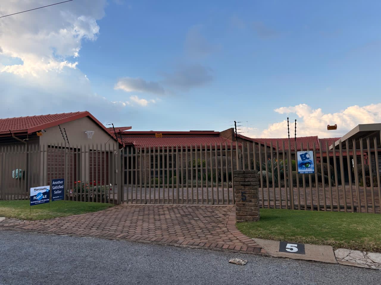 <!--[if BLOCK]><![endif]--> 5  Karee Street, Wilro Park,  Roodepoort <!--[if ENDBLOCK]><![endif]-->