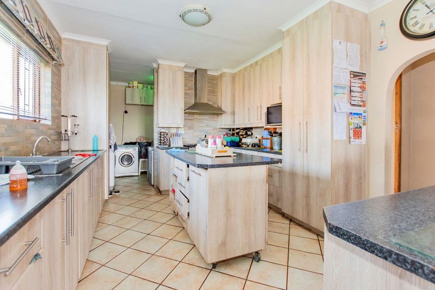 <!--[if BLOCK]><![endif]--> 28  Van Riebeeck street, White City, Saldanha <!--[if ENDBLOCK]><![endif]-->