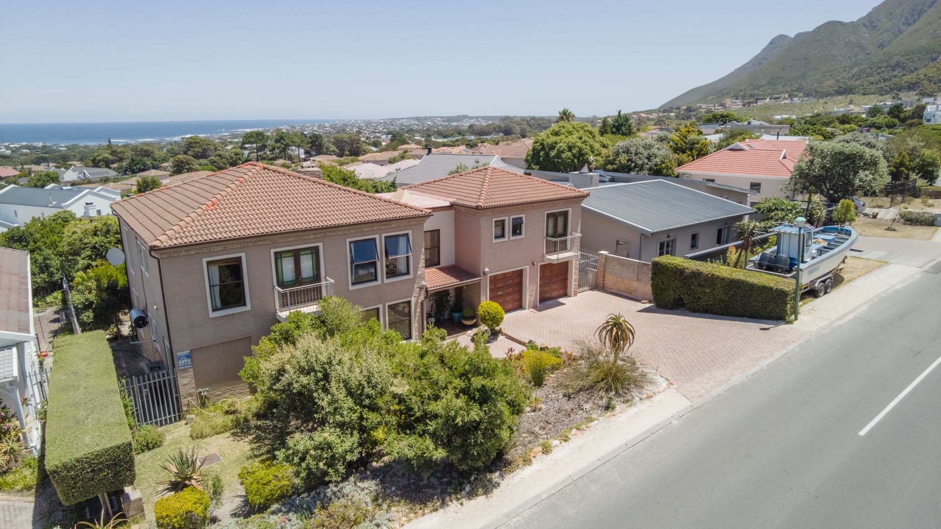 <!--[if BLOCK]><![endif]--> 5  Chanteclair Avenue , Onrustrivier, Hermanus <!--[if ENDBLOCK]><![endif]-->