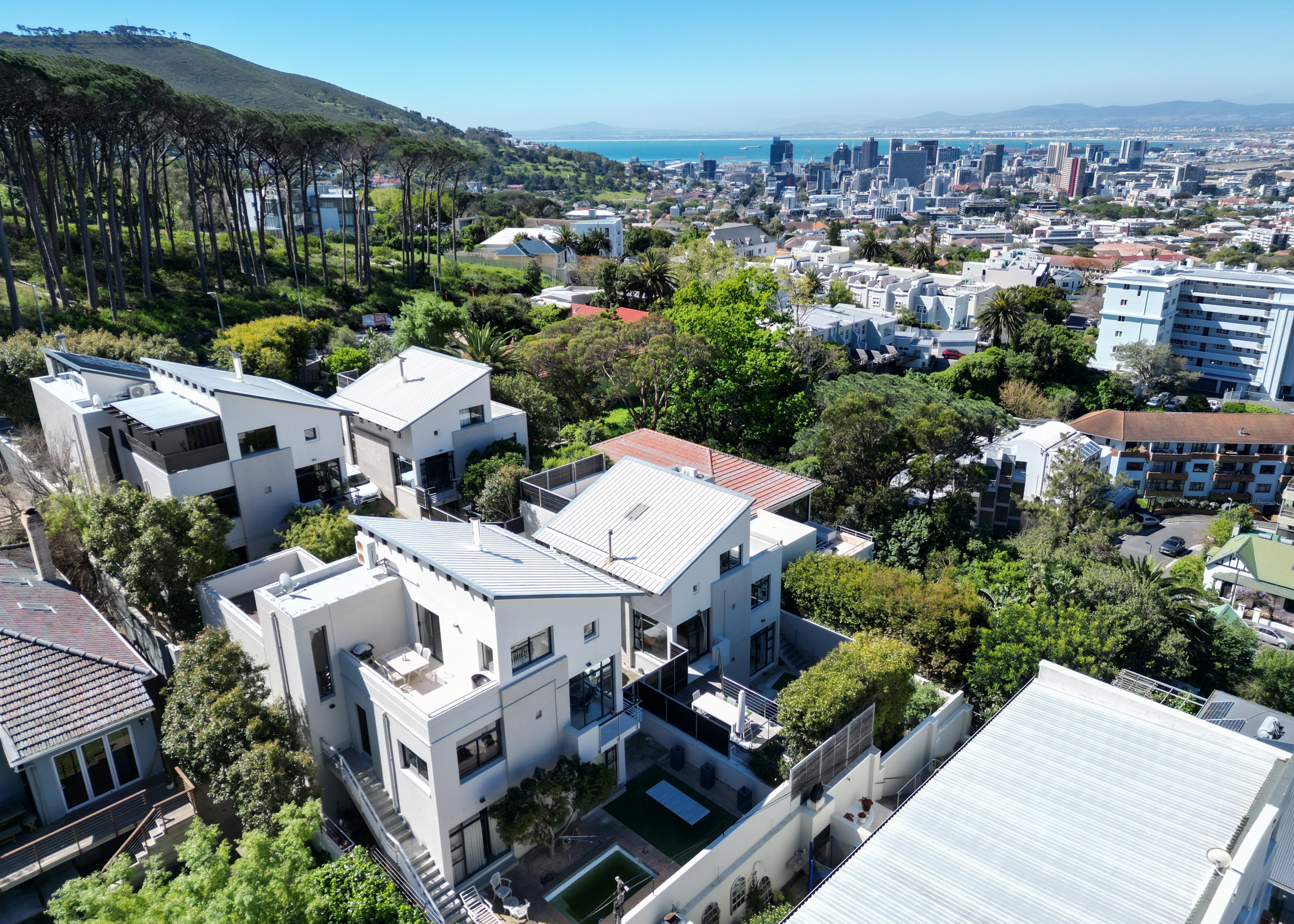 <!--[if BLOCK]><![endif]--> 3 The Summit Kloof Nek Road, Higgovale, Cape Town <!--[if ENDBLOCK]><![endif]-->