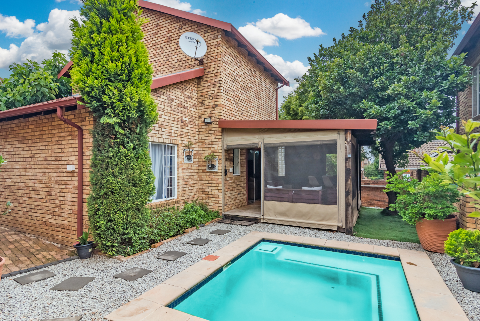 <!--[if BLOCK]><![endif]--> 8 Condor Close Baretta Street, Wilgeheuwel,  Roodepoort <!--[if ENDBLOCK]><![endif]-->